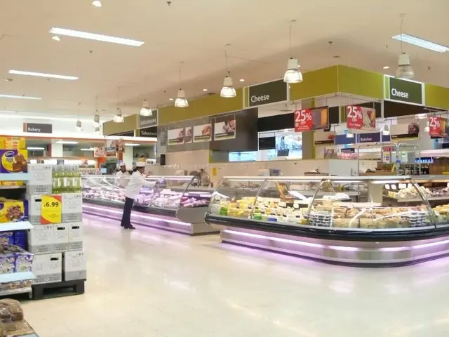 Sales of goods via the internet maintained a constant pace in March